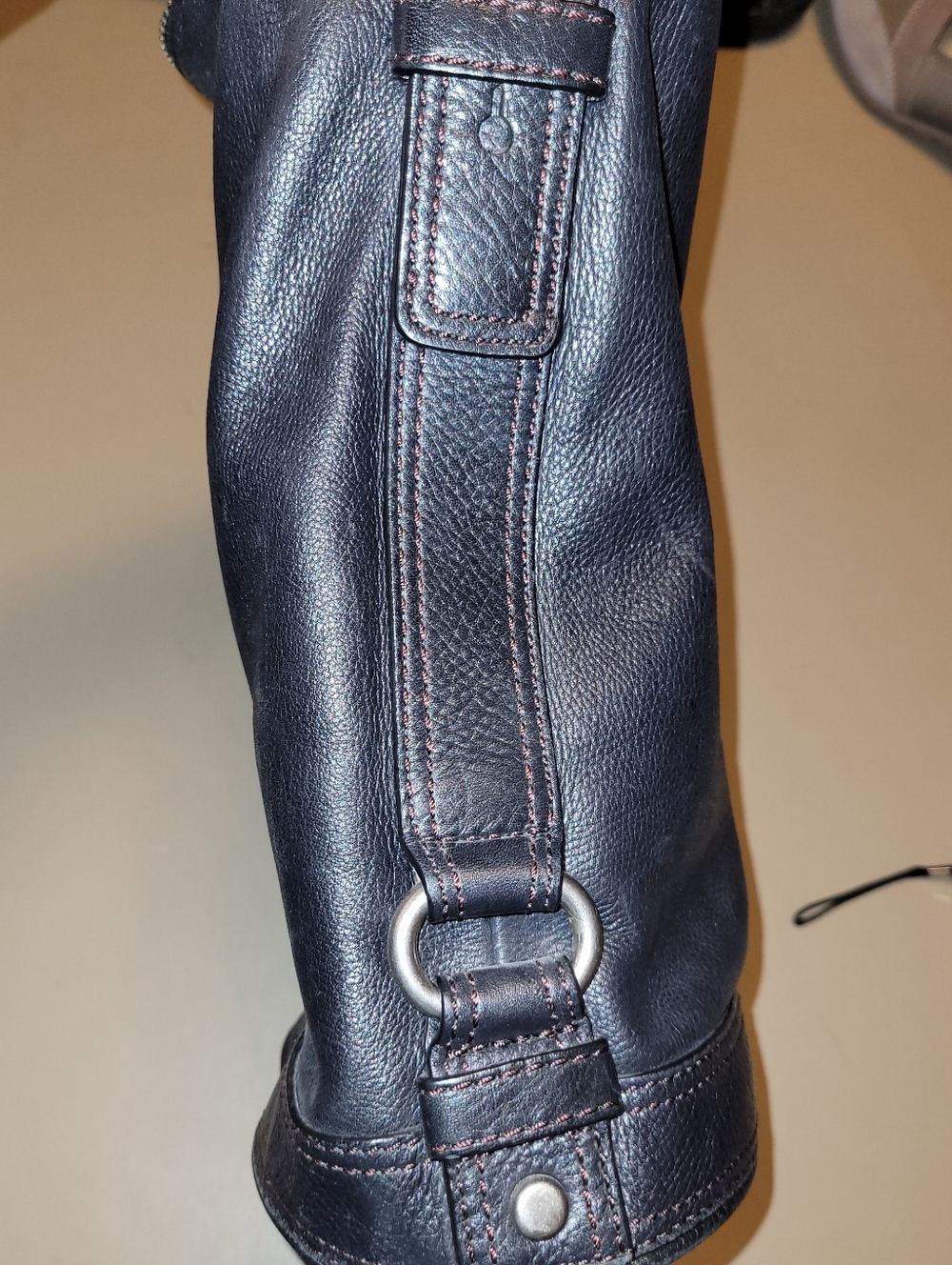 Fossil Maddox Black Leather Bucket style Purse. - Picture 3 of 16